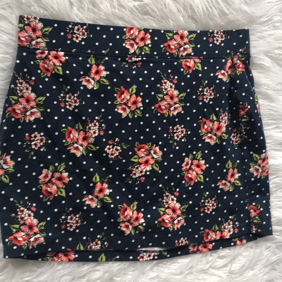 Body Con Skirt - Picture 2 of 3